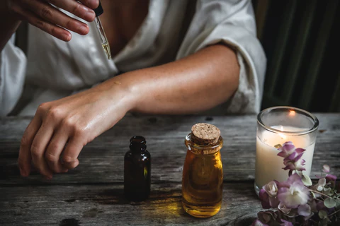 BYC Blog | Fragrance Oil vs. Essential Oil: Understanding the Aromatic Difference